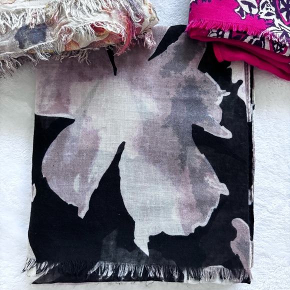 3 Multi-Colored Fashion Scarves - Picture 5 of 15